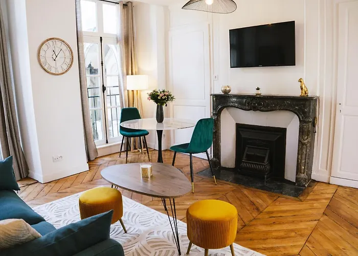 Superbe T2 Avec Vue Sur Cour - Centre *